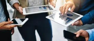 People with mobile devices