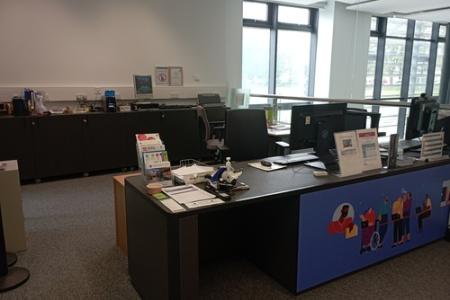 Noreen and Kenneth Murray Library Help Desk