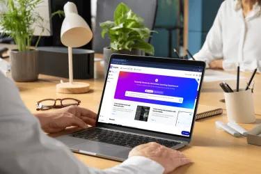 Academic using ThingLink on a laptop.
