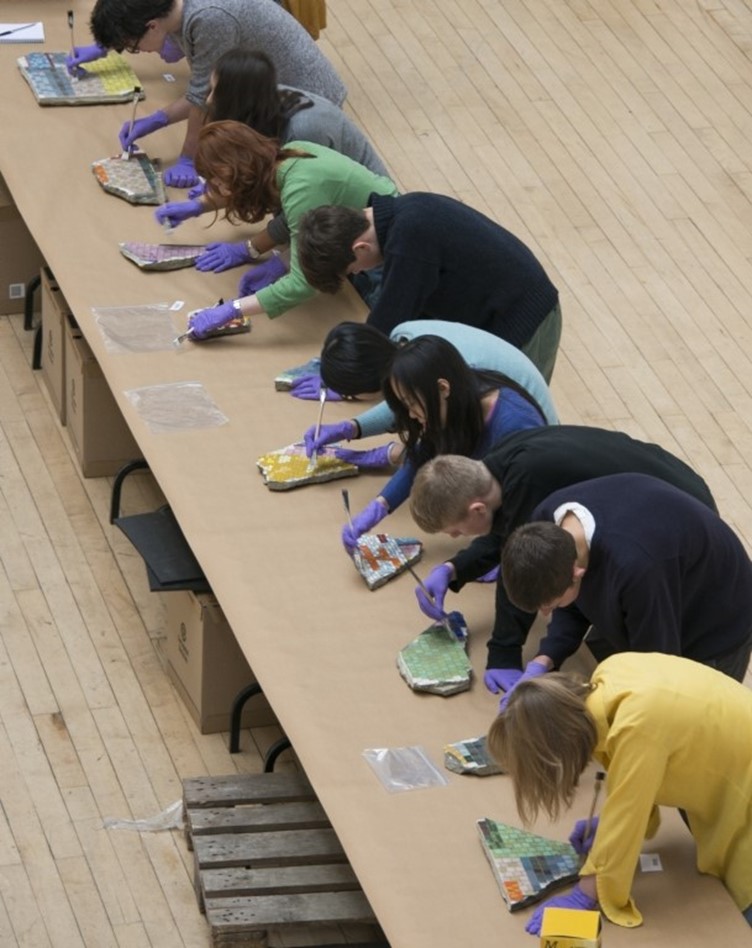 Student volunteers at work 