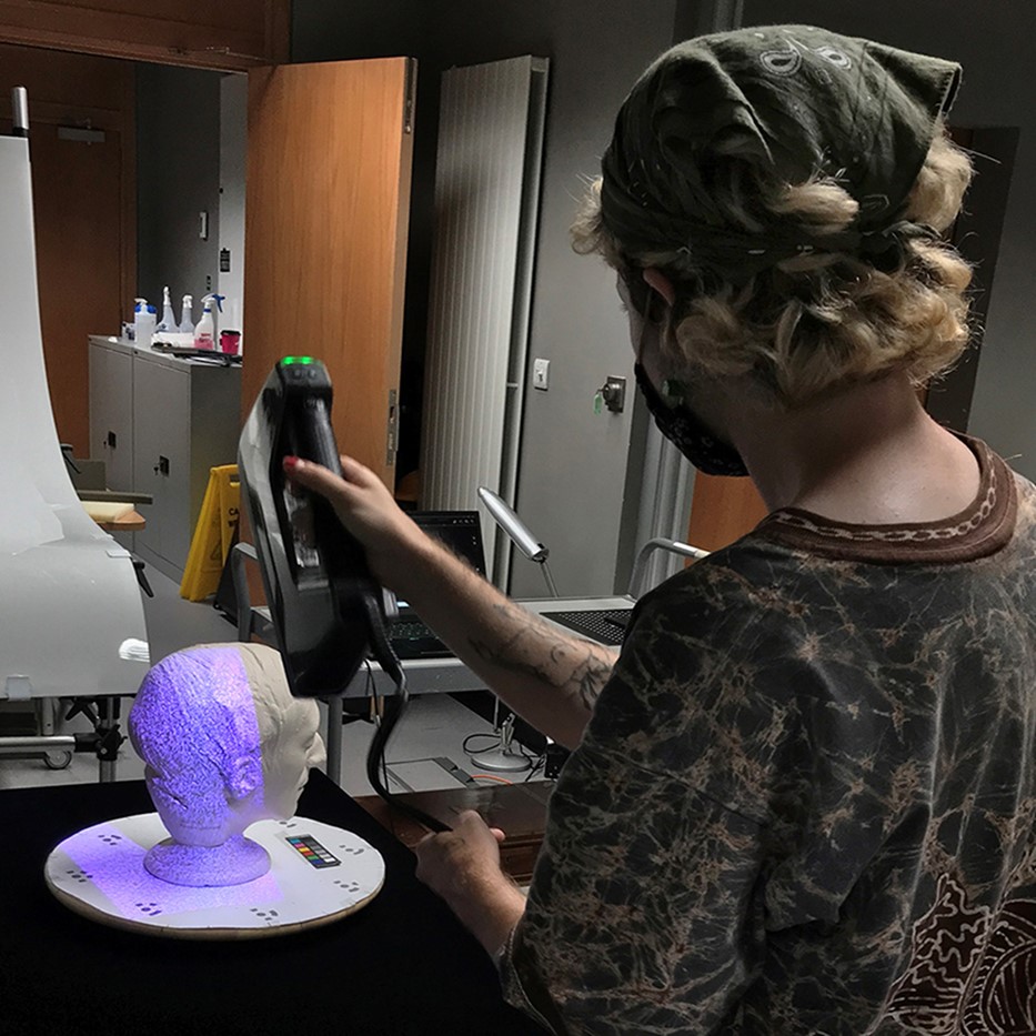 Connor Wimblett uses an Einscan scanner to digitise Felix Mendelssohn's life mask.